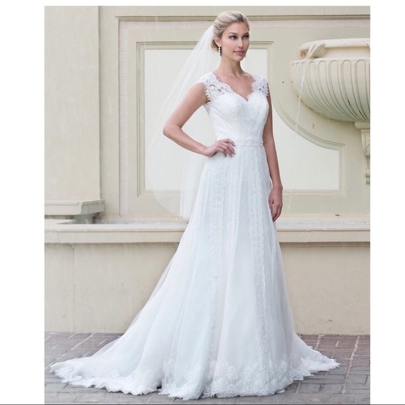 Symphony of Venus Wedding Dress - Picture 1 of 16